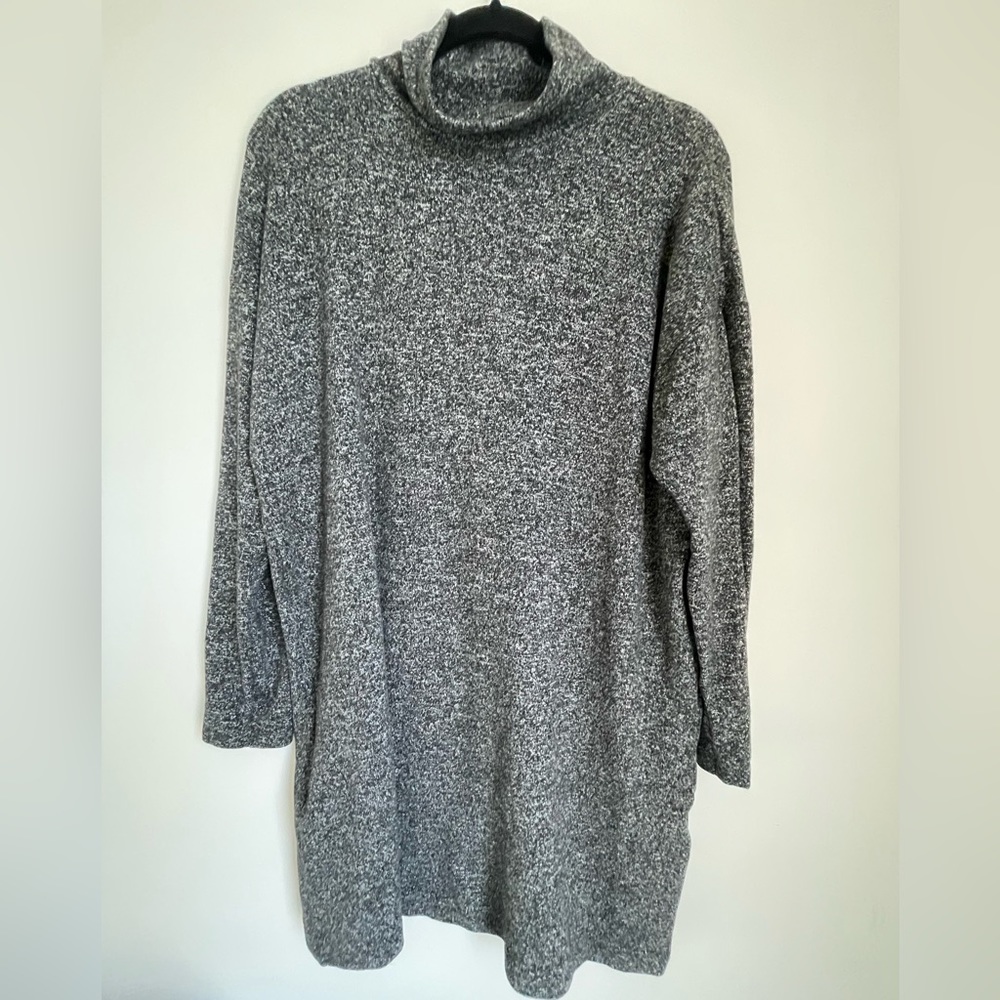 Uniqlo Turtleneck midi dress